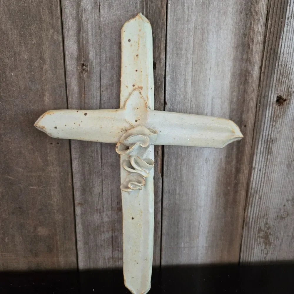 Handcrafted Signed Ceramic Cross folded robes of Christ Religious‎ rustic 10